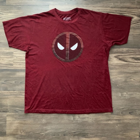 Marvel Other - Dead Pool Marvel T-Shirt XL